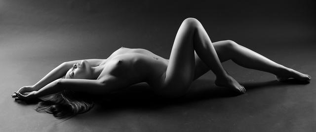 Nude recumbent woman 3440x1440